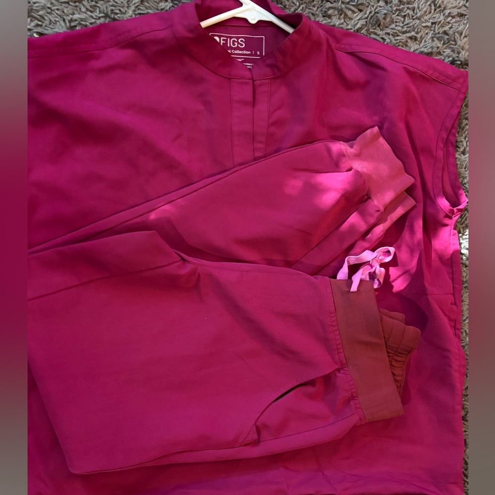 FIGS Scrub Set - Size Small (Top & Bottom) - Excellent Condition